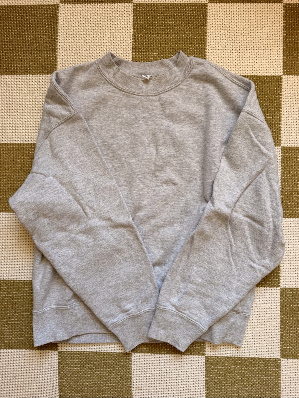 Uniqlo Women’s Gray Crewneck Sweatshirt